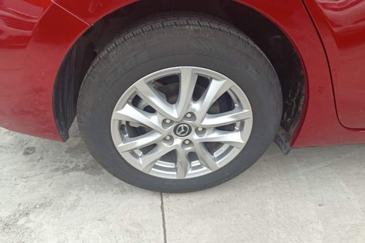 Used Mazda 3 Axela 2017 Sedan 1.5L Automatic Luxury Model Emission Standard China V Right Rear Wheel Hub