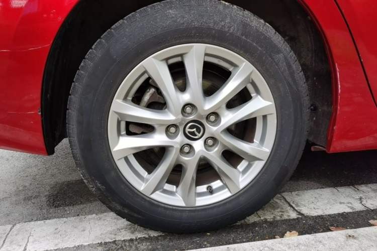 Used Mazda 3 Axela 2017 Sedan 1.5L Automatic Luxury Model Emission Standard China V Right Rear Wheel Hub