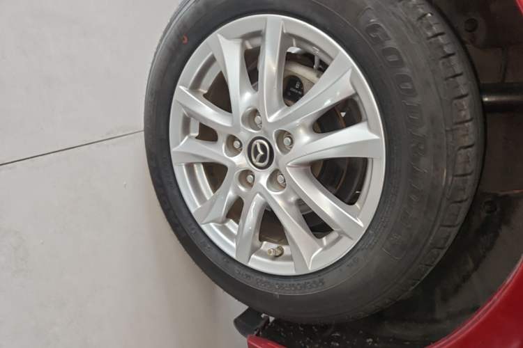 Used Mazda 3 Axela 2017 Sedan 1.5L Automatic Luxury Model Emission Standard China V Right Rear Wheel Hub