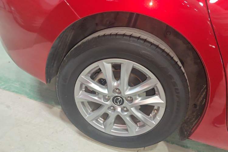 Used Mazda 3 Axela 2017 Sedan 1.5L Automatic Luxury Model Emission Standard China V Right Rear Wheel Hub