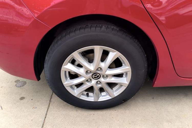 Used Mazda 3 Axela 2017 Sedan 1.5L Automatic Luxury Model Emission Standard China V Right Rear Wheel Hub