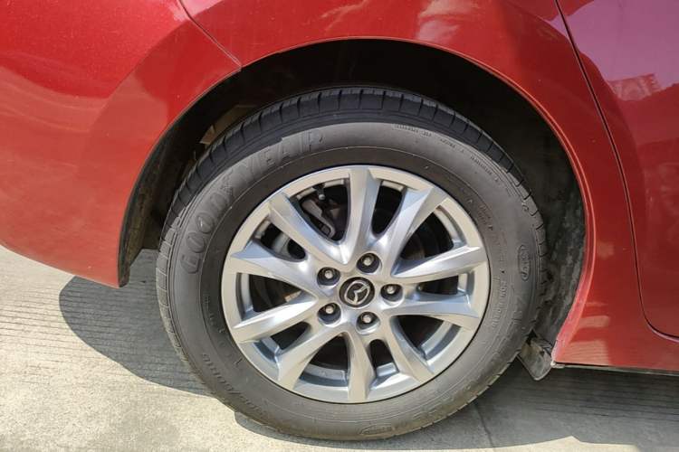 Used Mazda 3 Axela 2017 Sedan 1.5L Automatic Luxury Model Emission Standard China V Right Rear Wheel Hub