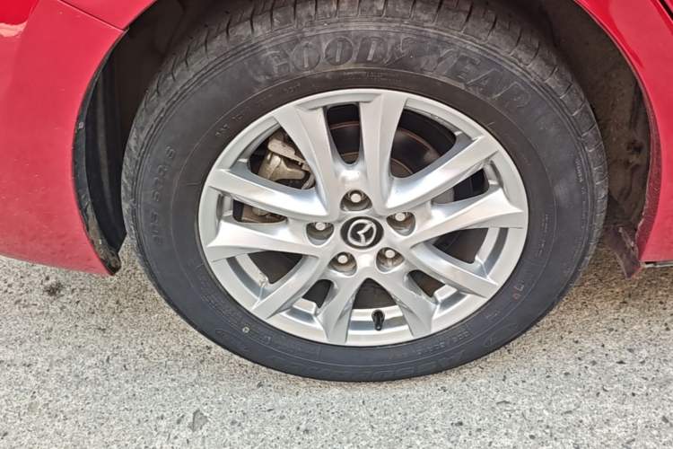 Used Mazda 3 Axela 2017 Sedan 1.5L Automatic Luxury Model Emission Standard China V Right Rear Wheel Hub