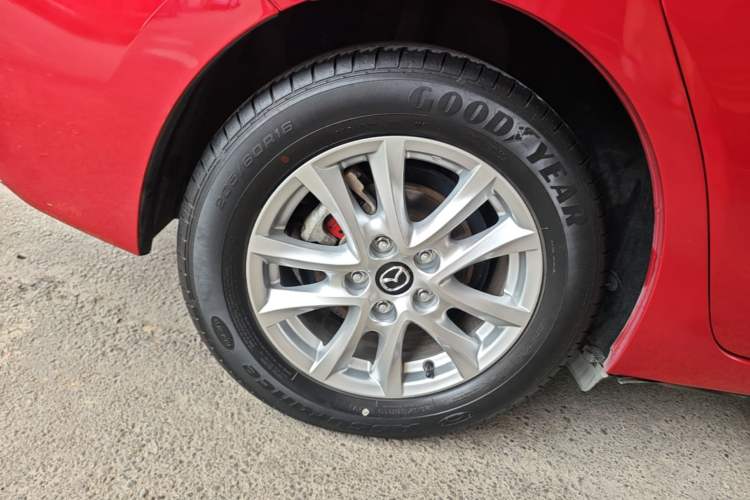 Used Mazda 3 Axela 2017 Sedan 1.5L Automatic Luxury Model Emission Standard China V Right Rear Wheel Hub