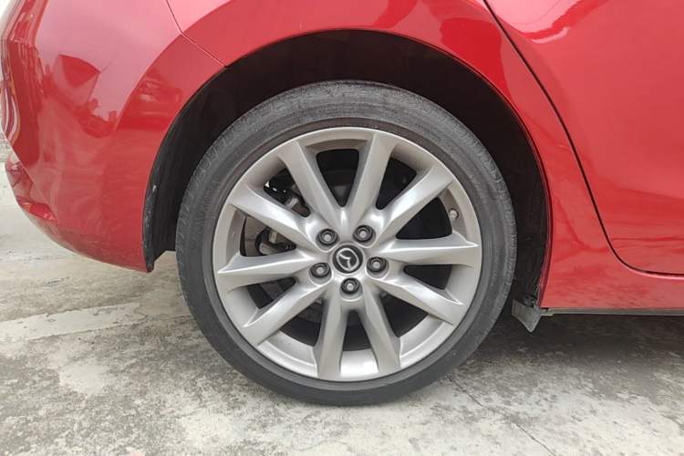 Used Mazda 3 Axela 2017 Hatchback 2.0L Automatic Sport Model China V Emission Standard Right Rear Wheel Hub