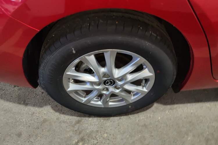 Used Mazda 3 Axela 2017 Sedan 1.5L Automatic Luxury Model Emission Standard China V Right Rear Wheel Hub