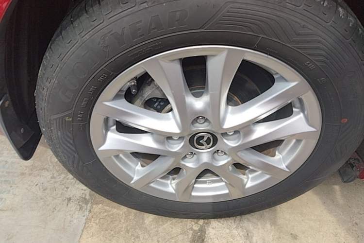 Used Mazda 3 Axela 2017 Sedan 1.5L Automatic Luxury Model Emission Standard China V Right Rear Wheel Hub