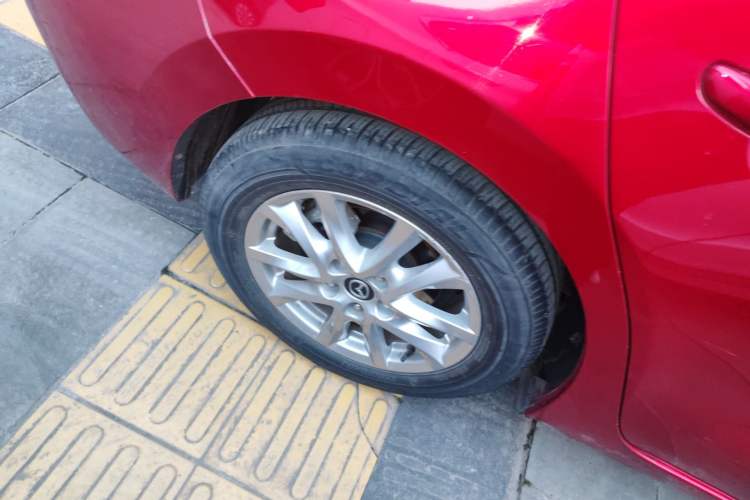 Used Mazda 3 Axela 2017 Sedan 1.5L Automatic Luxury Model Emission Standard China V Right Rear Wheel Hub