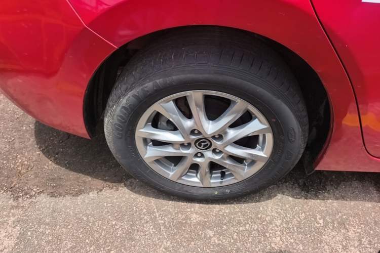 Used Mazda 3 Axela 2017 Sedan 1.5L Manual Comfort Model Emission Standard China V Right Rear Wheel Hub