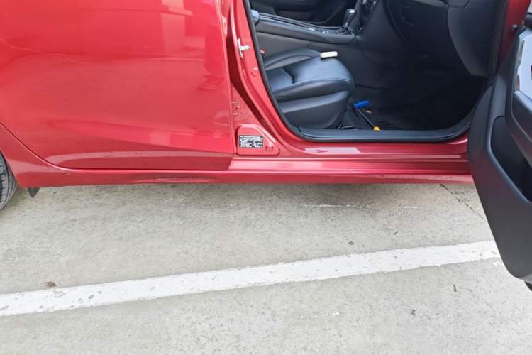 Used Mazda 3 Axela 2017 Sedan 1.5L Automatic Luxury Model Emission Standard China V Right Side Sill