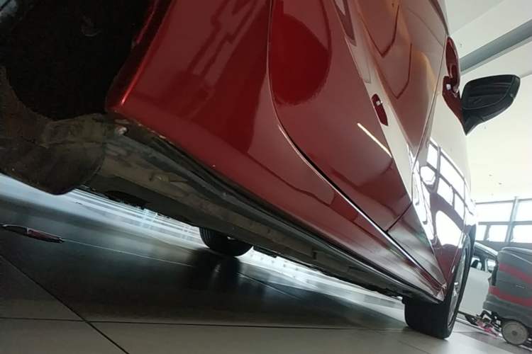 Used Mazda 3 Axela 2017 Sedan 1.5L Automatic Luxury Model Emission Standard China V Right Side Sill