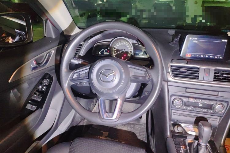 Used Mazda 3 Axela 2017 Hatchback 1.5L Automatic Luxury Model Emission Standard China V Steering Wheel