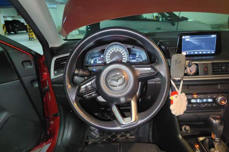 Used Mazda 3 Axela 2017 Sedan 1.5L Automatic Luxury Model China VI Standard Steering Wheel