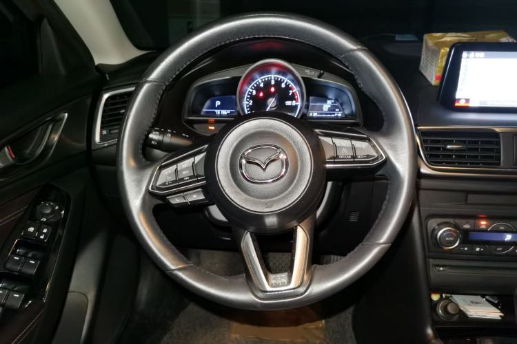 Used Mazda 3 Axela 2017 Hatchback 2.0L Automatic Sport Model China V Emission Standard Steering Wheel