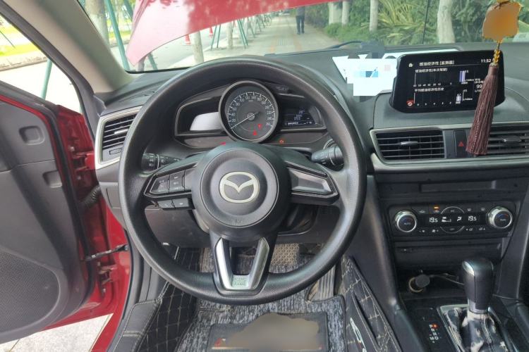 Used Mazda 3 Axela 2017 Sedan 1.5L Automatic Luxury Model Emission Standard China V Steering Wheel