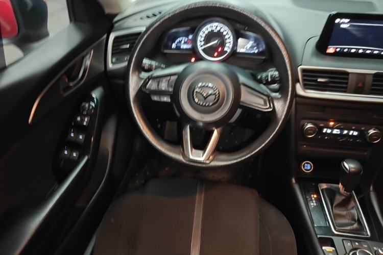 Used Mazda 3 Axela 2017 Hatchback 1.5L Automatic Luxury Model Emission Standard China V Steering Wheel