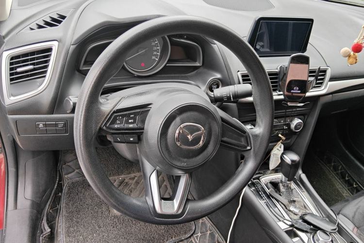 Used Mazda 3 Axela 2017 Sedan 1.5L Automatic Luxury Model Emission Standard China V Steering Wheel