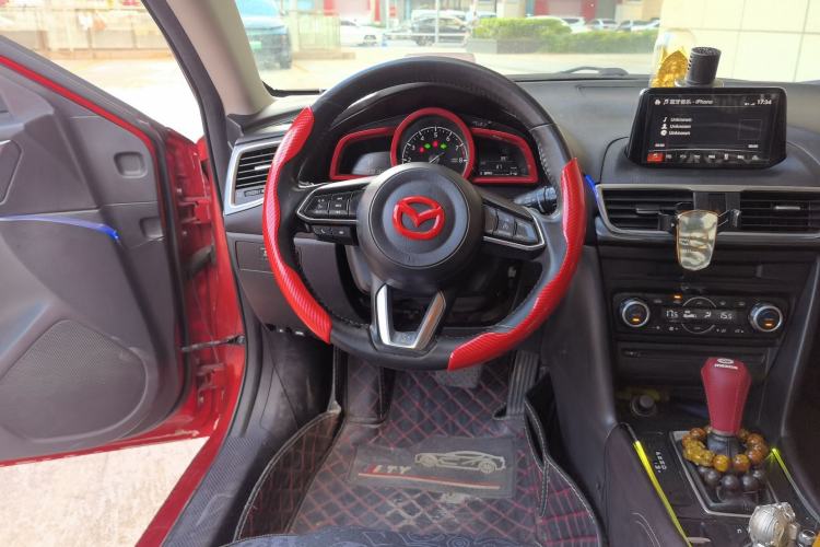Used Mazda 3 Axela 2017 Hatchback 2.0L Automatic Sport Model China V Emission Standard Steering Wheel