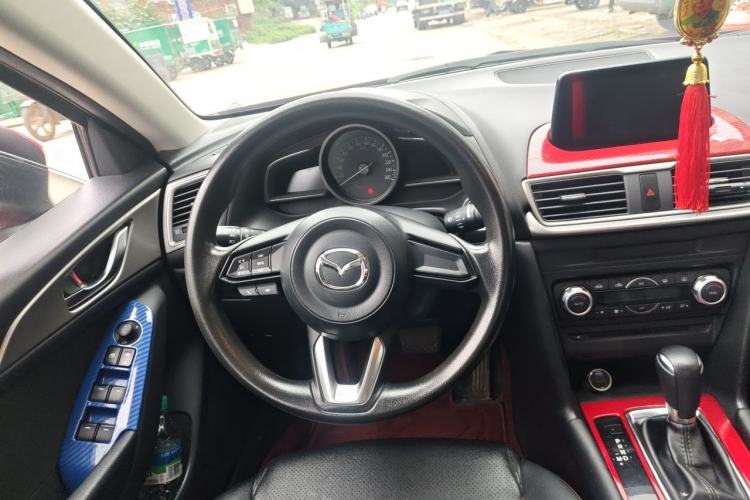 Used Mazda 3 Axela 2017 Sedan 1.5L Automatic Luxury Model Emission Standard China V Steering Wheel