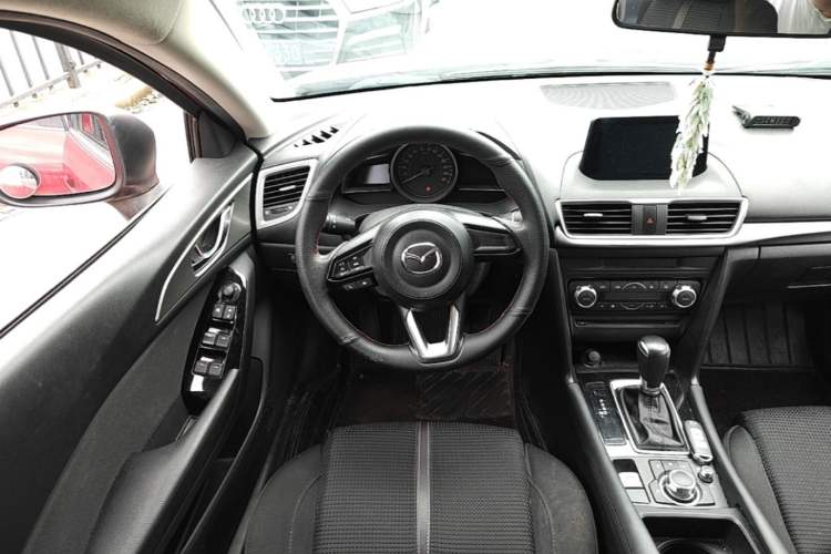 Used Mazda 3 Axela 2017 Sedan 1.5L Automatic Luxury Model Emission Standard China V Steering Wheel