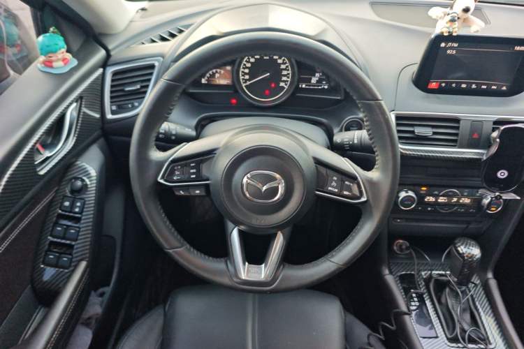 Used Mazda 3 Axela 2017 Sedan 2.0L Automatic Prestige Model China V Standard Steering Wheel