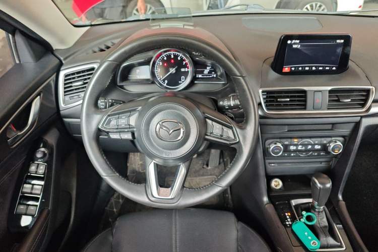 Used Mazda 3 Axela 2017 Hatchback 2.0L Automatic Luxury Model Emission Standard China V Steering Wheel