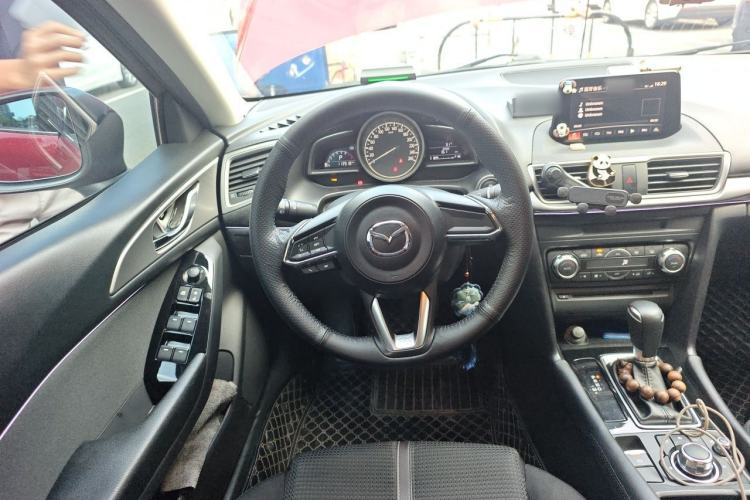 Used Mazda 3 Axela 2017 Sedan 1.5L Automatic Luxury Model Emission Standard China V Steering Wheel