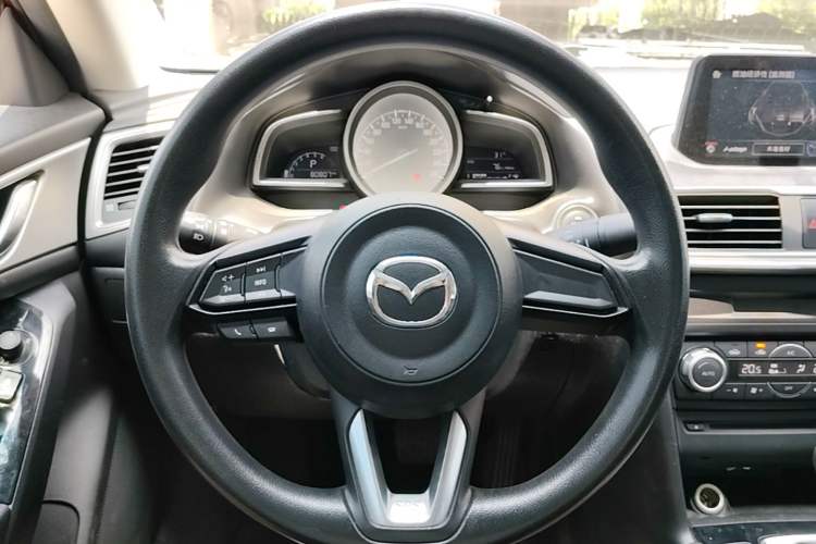 Used Mazda 3 Axela 2017 Sedan 1.5L Automatic Luxury Model Emission Standard China V Steering Wheel