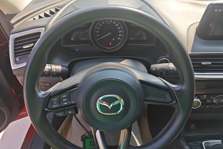 Used Mazda 3 Axela 2017 Hatchback 1.5L Automatic Luxury Model Emission Standard China V Steering Wheel