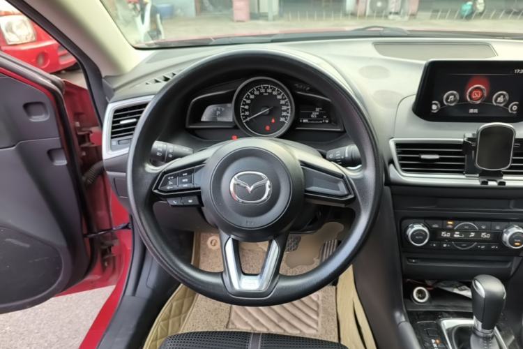 Used Mazda 3 Axela 2017 Sedan 1.5L Automatic Luxury Model Emission Standard China V Steering Wheel