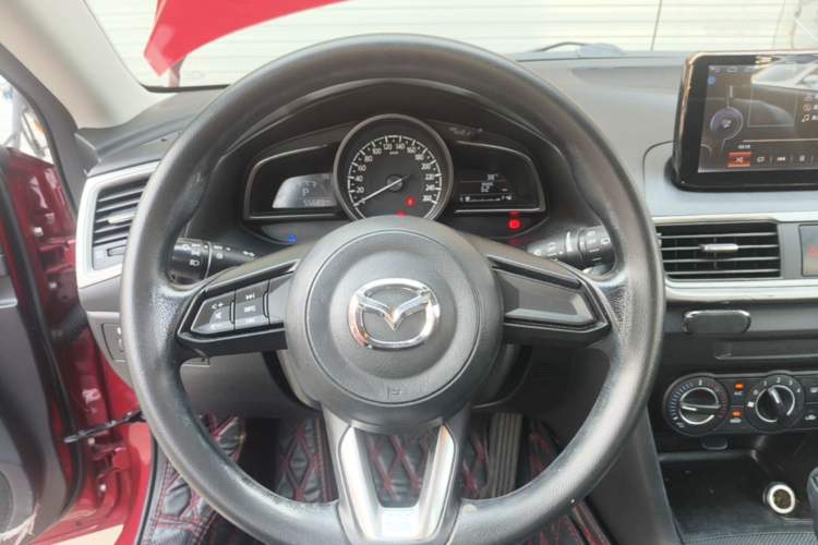 Used Mazda 3 Axela 2017 Hatchback 1.5L Automatic Comfort Model Emission Standard China V Steering Wheel