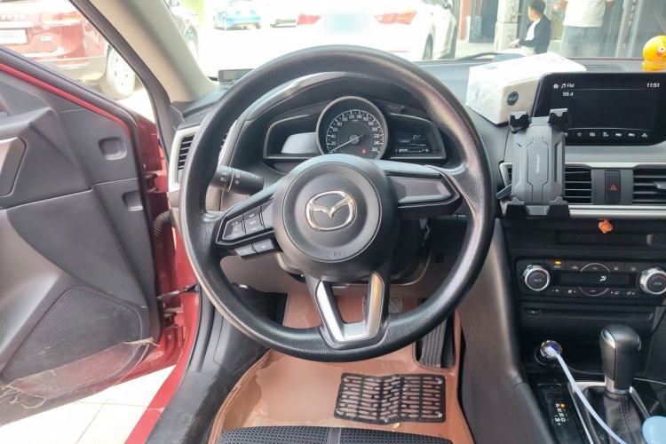 Used Mazda 3 Axela 2017 Sedan 1.5L Automatic Luxury Model Emission Standard China V Steering Wheel