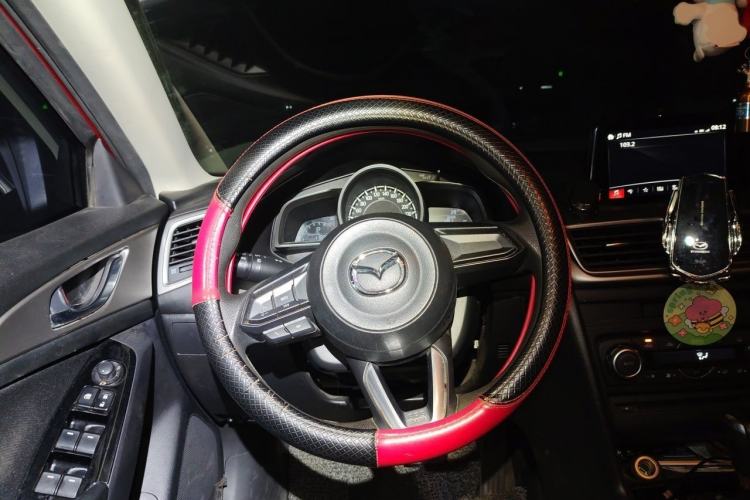Used Mazda 3 Axela 2017 Sedan 1.5L Automatic Luxury Model Emission Standard China V Steering Wheel