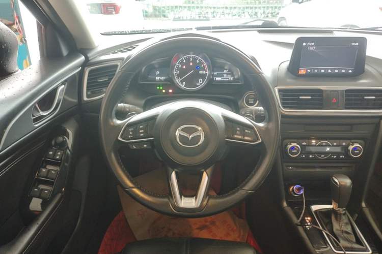 Used Mazda 3 Axela 2017 Hatchback 2.0L Automatic Sport Model China V Emission Standard Steering Wheel