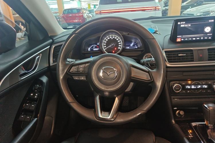 Used Mazda 3 Axela 2017 Hatchback 2.0L Automatic Luxury Model Emission Standard China V Steering Wheel