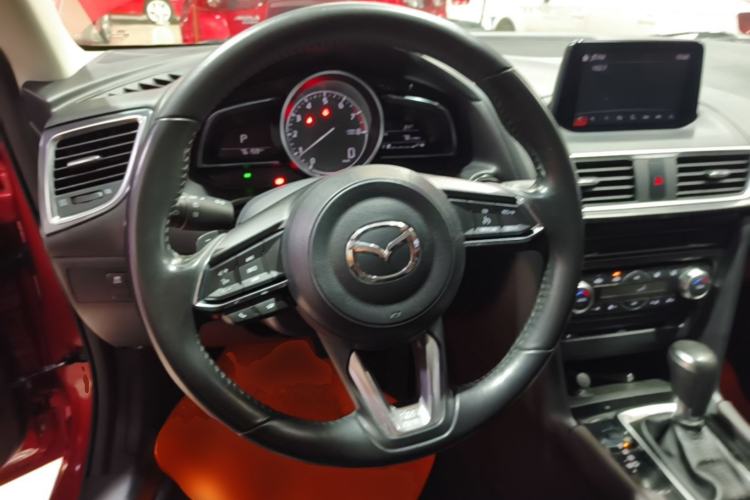 Used Mazda 3 Axela 2017 Hatchback 2.0L Automatic Sport Model China V Emission Standard Steering Wheel