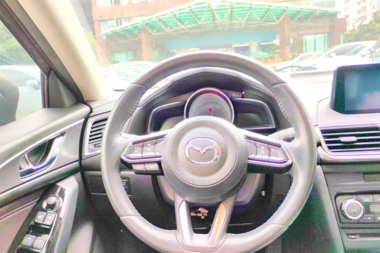 Used Mazda 3 Axela 2017 Hatchback 2.0L Automatic Sport Model China V Emission Standard Steering Wheel