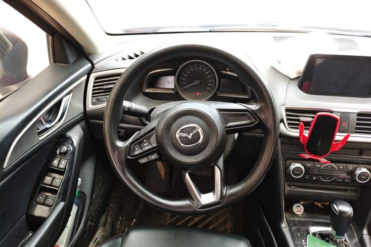 Used Mazda 3 Axela 2017 Sedan 1.5L Automatic Luxury Model Emission Standard China V Steering Wheel