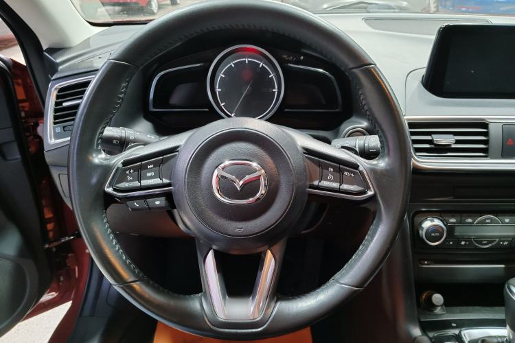 Used Mazda 3 Axela 2017 Hatchback 2.0L Automatic Sport Model China V Emission Standard Steering Wheel