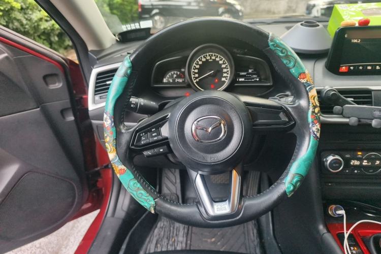 Used Mazda 3 Axela 2017 Hatchback 2.0L Automatic Luxury Model Emission Standard China V Steering Wheel