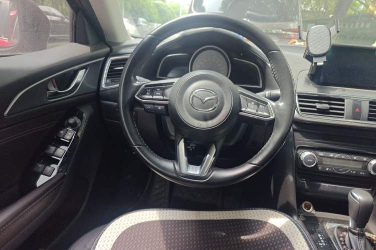 Used Mazda 3 Axela 2017 Sedan 2.0L Automatic Prestige Model China V Standard Steering Wheel