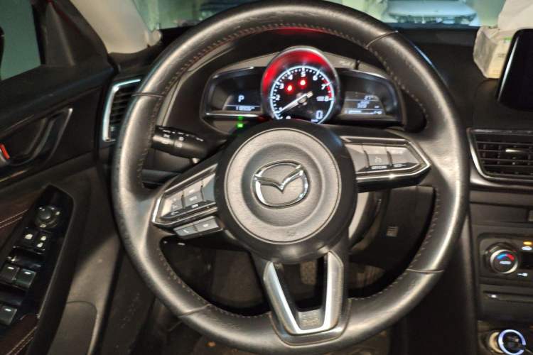 Used Mazda 3 Axela 2017 Hatchback 2.0L Automatic Sport Model China V Emission Standard Steering Wheel