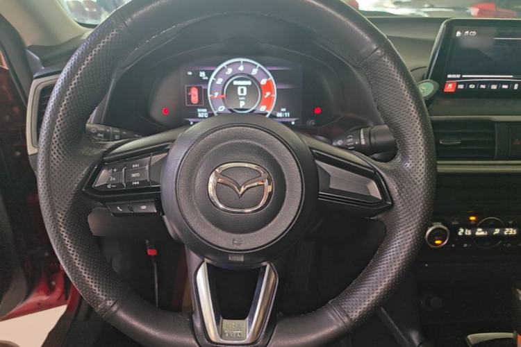 Used Mazda 3 Axela 2017 Sedan 1.5L Automatic Luxury Model Emission Standard China V Steering Wheel