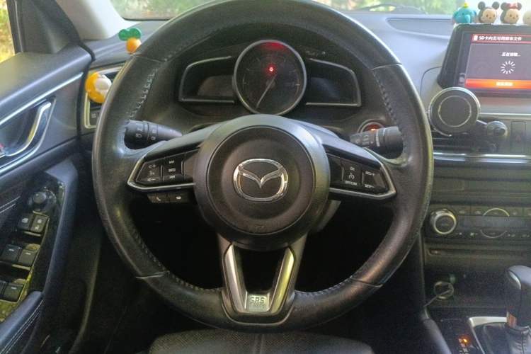 Used Mazda 3 Axela 2017 Sedan 2.0L Automatic Flagship Model China V Standard Steering Wheel