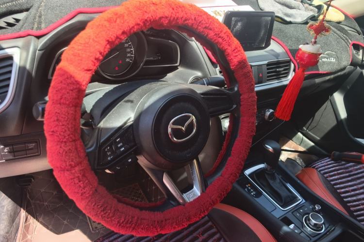 Used Mazda 3 Axela 2017 Sedan 1.5L Automatic Luxury Model China VI Standard Steering Wheel