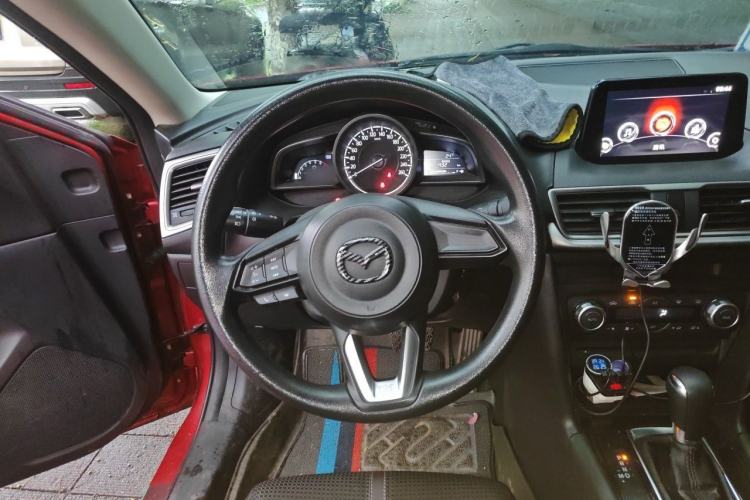 Used Mazda 3 Axela 2017 Sedan 1.5L Automatic Luxury Model Emission Standard China V Steering Wheel