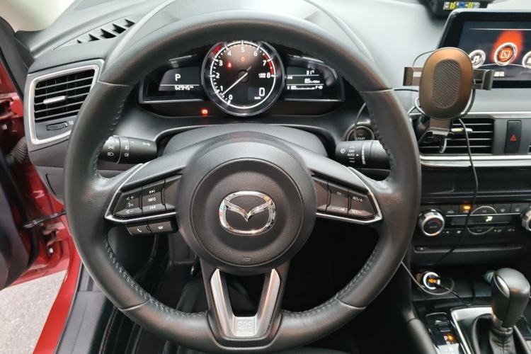 Used Mazda 3 Axela 2017 Sedan 2.0L Automatic Flagship Model China V Standard Steering Wheel