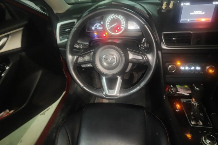 Used Mazda 3 Axela 2017 Hatchback 2.0L Automatic Luxury Model Emission Standard China V Steering Wheel
