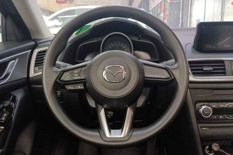 Used Mazda 3 Axela 2017 Sedan 1.5L Automatic Luxury Model Emission Standard China V Steering Wheel