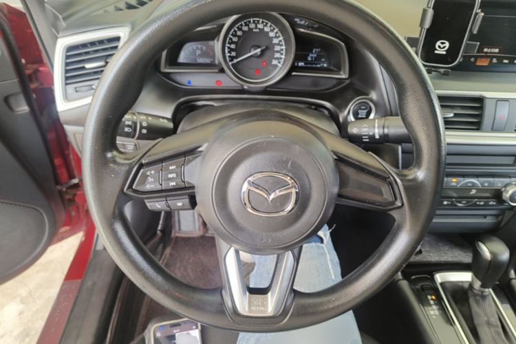 Used Mazda 3 Axela 2017 Sedan 1.5L Automatic Luxury Model Emission Standard China V Steering Wheel